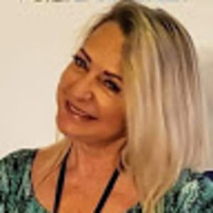 Meet your Posher, Debi